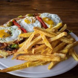 LOMO PIZZA CON PAPAS