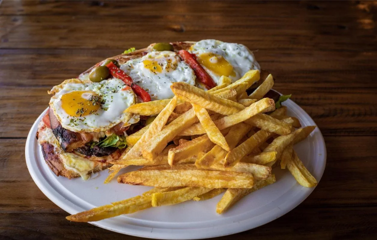 LOMO PIZZA CON PAPAS